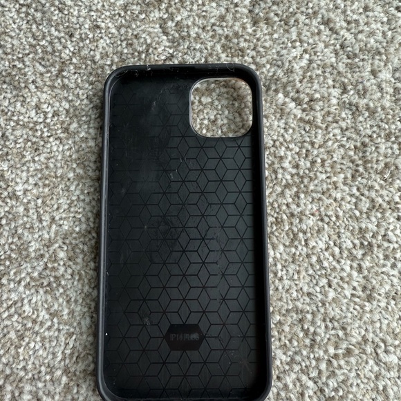 iPhone 14 Plus phone case I paid $40 for it asking for 25$ - Picture 2 of 3